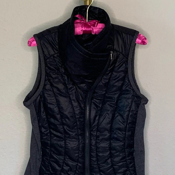 Athleta Vail Vest Black Grey Small Semi-Fitted PrimaLoft Eco Polyester travel - Picture 2 of 12